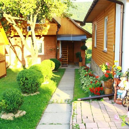 У Андрія Hotel Yaremche Exterior foto