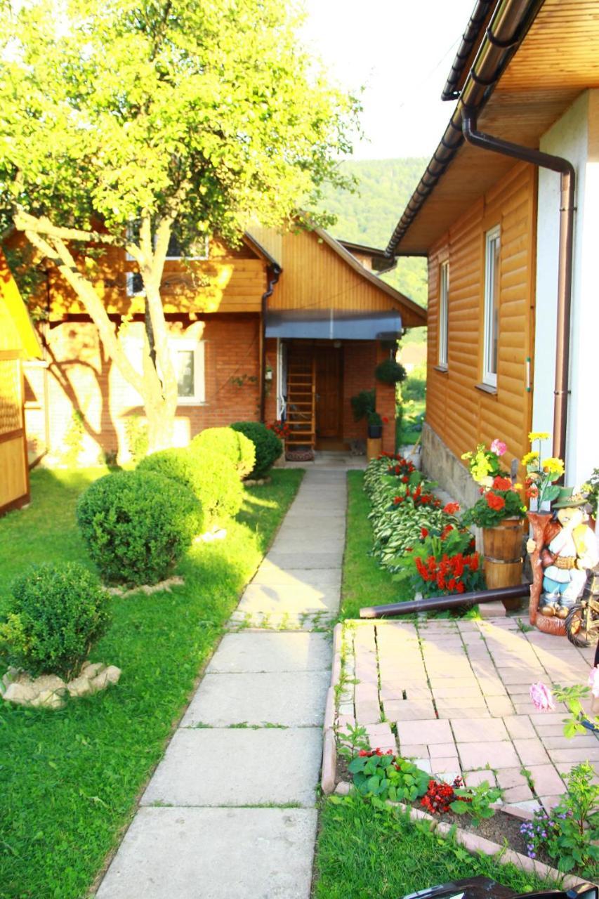 У Андрія Hotel Yaremche Exterior foto