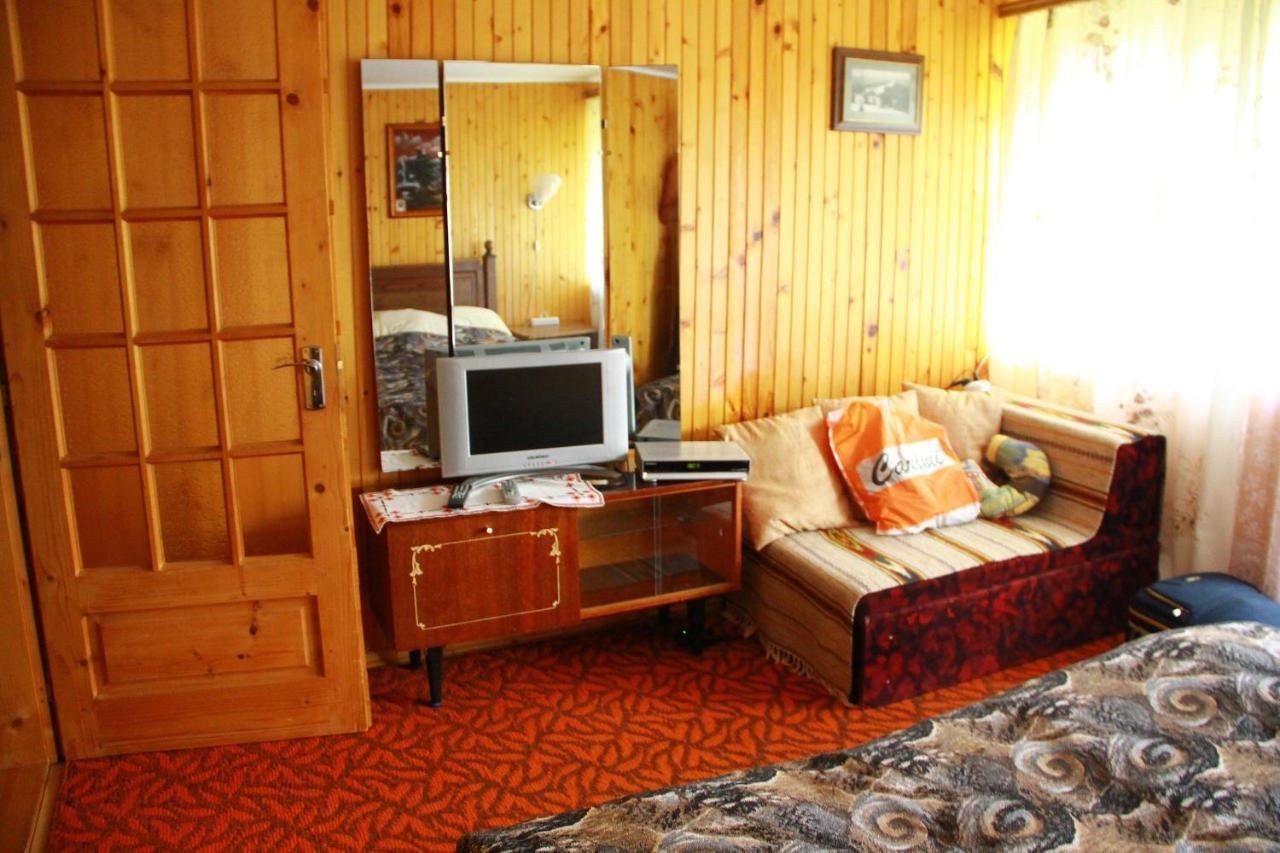 У Андрія Hotel Yaremche Exterior foto